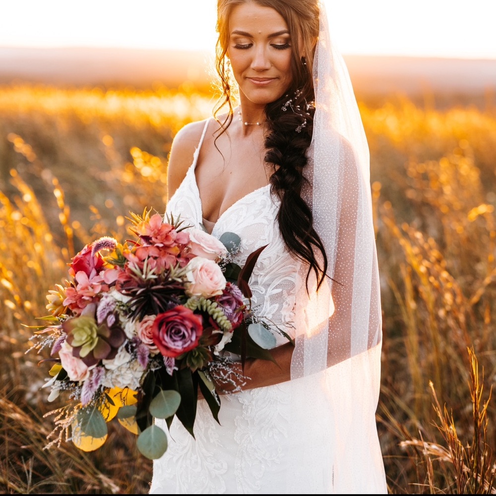 Elegant White Lace Wedding Dress